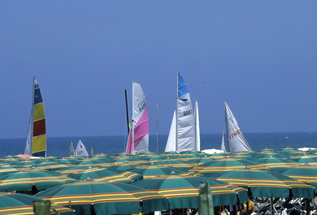 ITALIA, TOSCANA, COSTA DEGLI ETRUSCHI, Castagneto Carducci (LI): Marina di Donoratico, spiaggia.