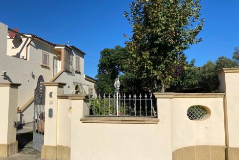 T904 - Villa in Vendita a Cecina 01