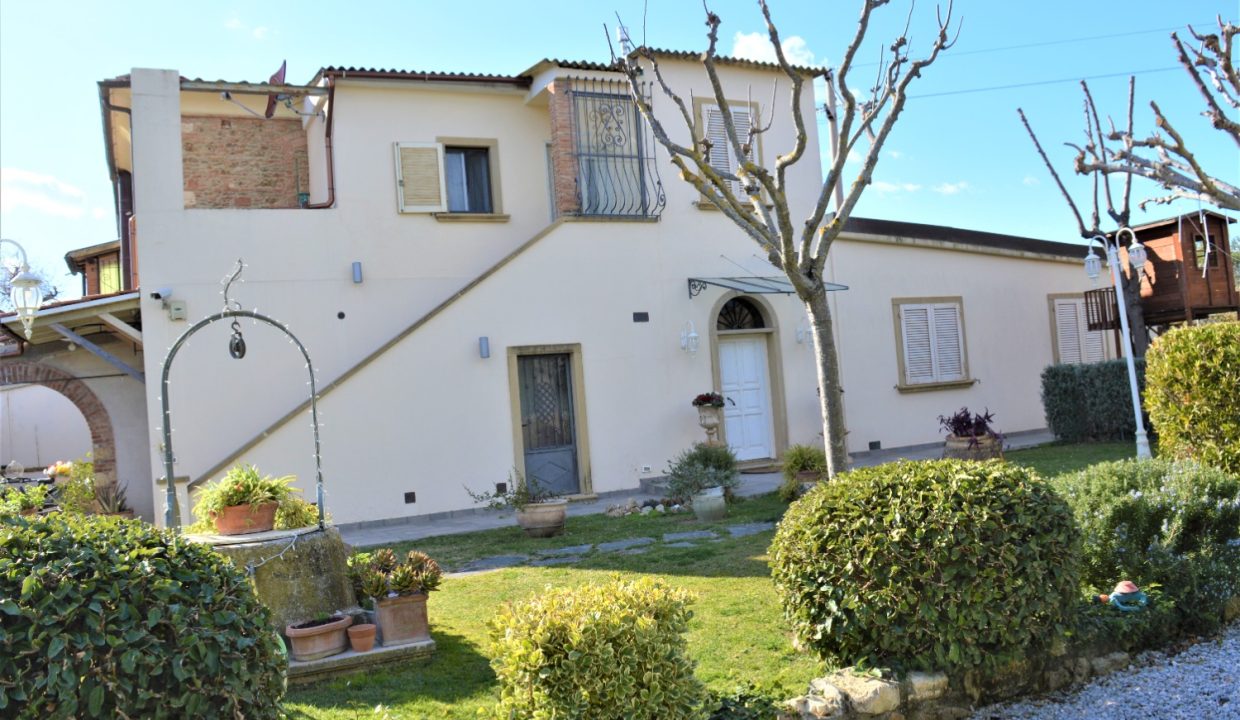 T904 - Villa in Vendita a Cecina 03