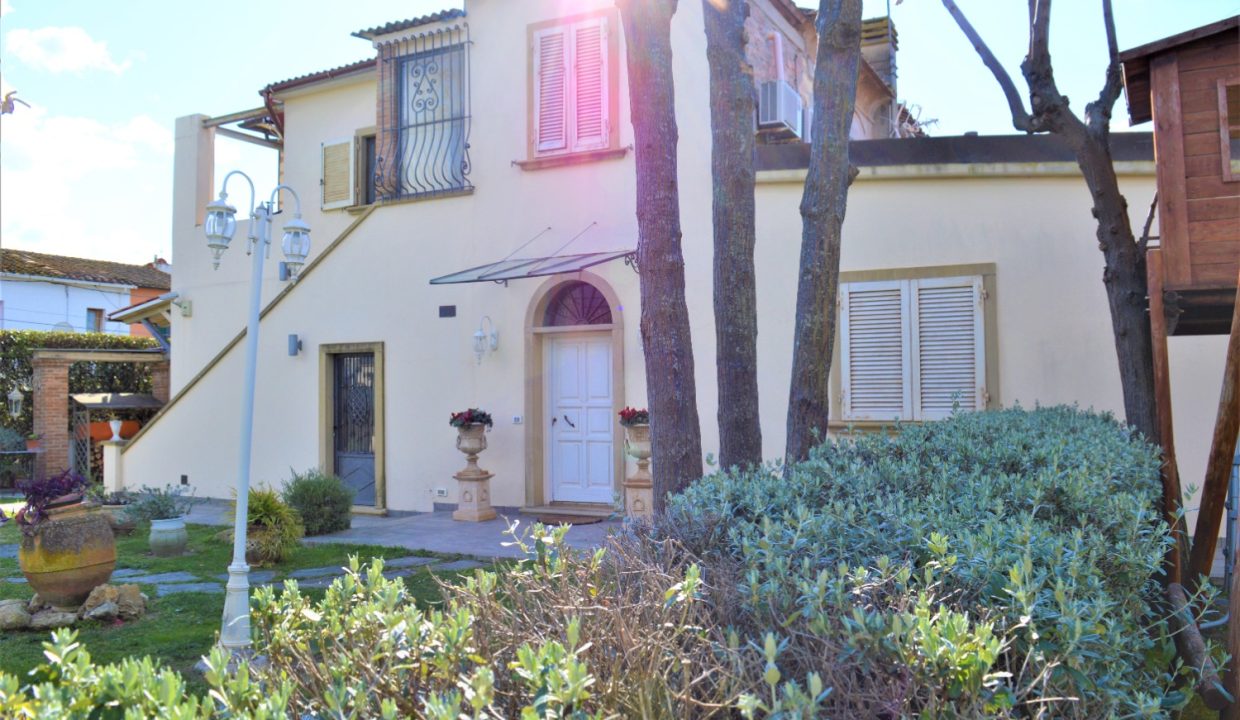 T904 - Villa in Vendita a Cecina 04