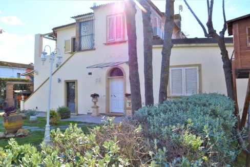 T904 - Villa in Vendita a Cecina 04