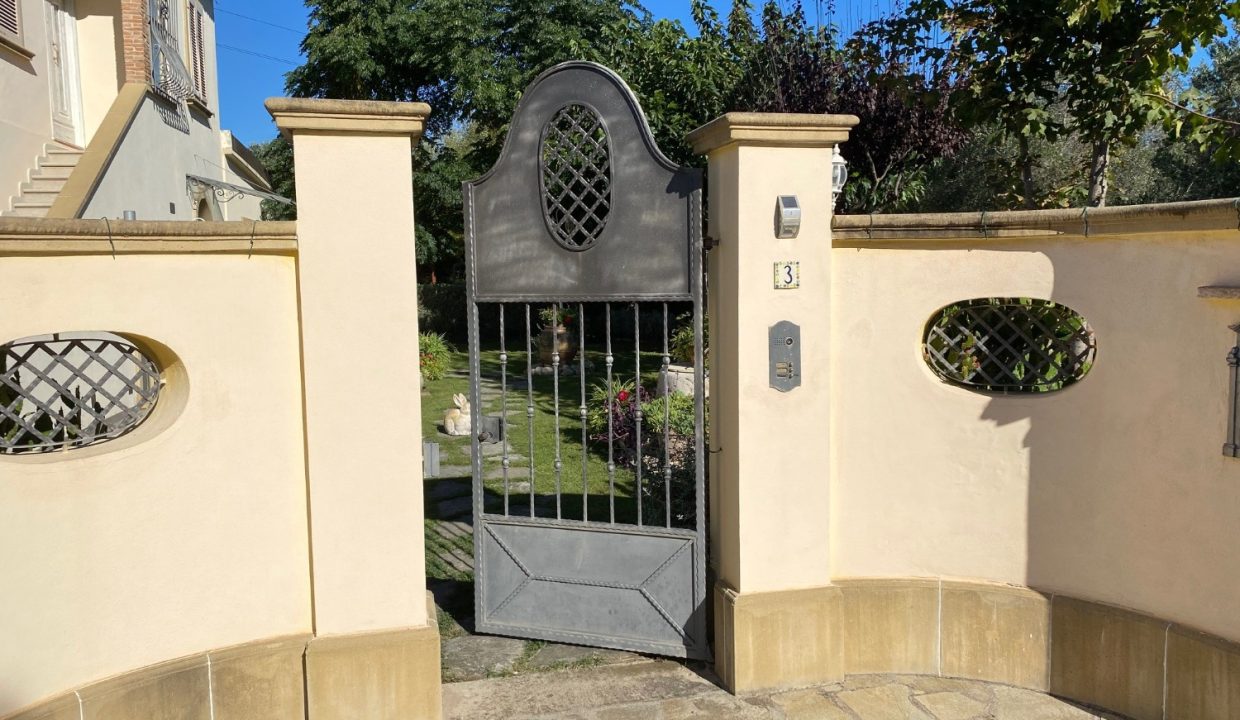 T904 - Villa in Vendita a Cecina 05