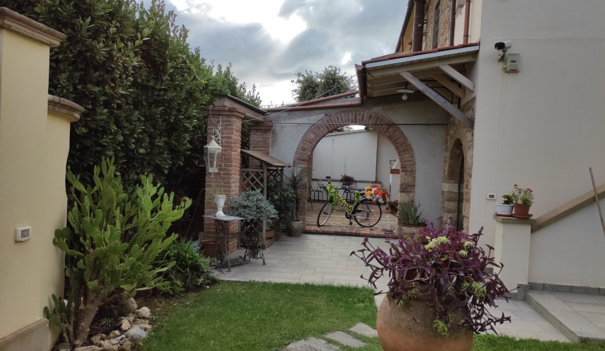 T904 - Villa in Vendita a Cecina 08