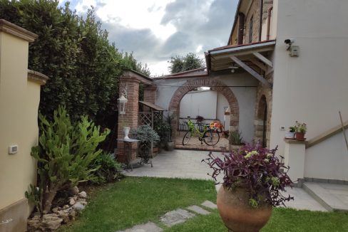 T904 - Villa in Vendita a Cecina 08