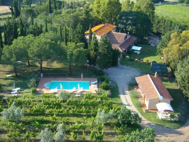 AGRITURISMO CON AZIENDA VITIVINICOLA E OLIVICOLA