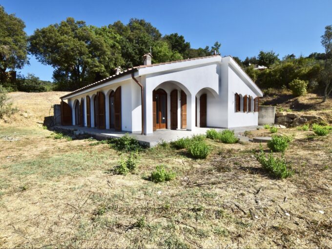 VILLA COMPLETAMENTE NUOVA CON GIARDINO