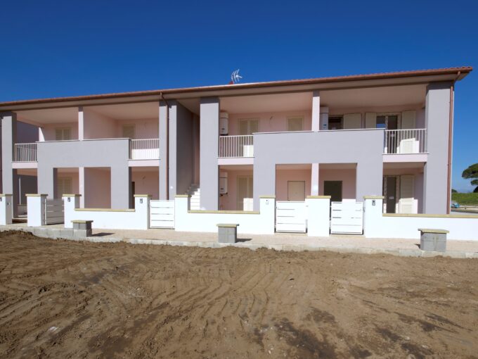 TRILOCALE VICINO AL MARE NUOVA COSTRUZIONE CON GIARDINO E LOGGIATO